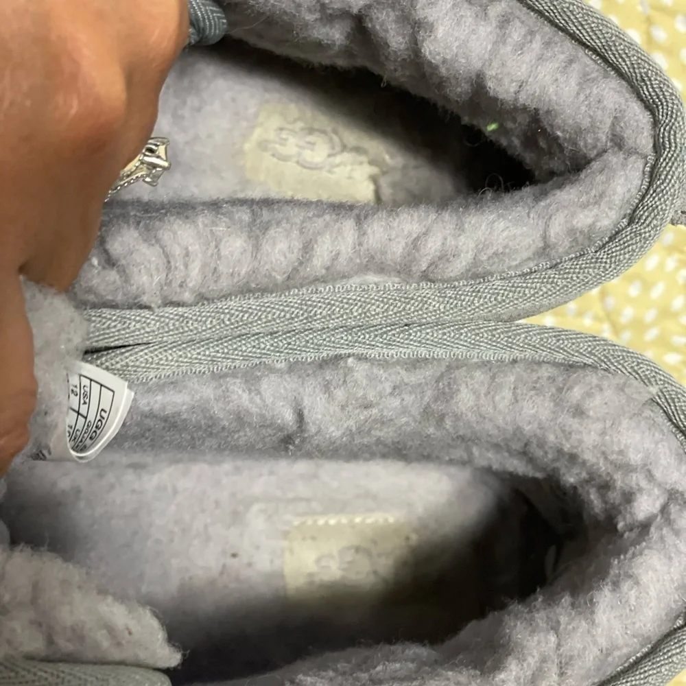 UGG traction lace you